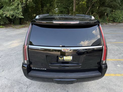 Used 2017 Cadillac Escalade ESV Platinum AWD/4WD image 11