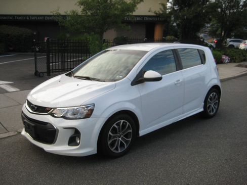 Used 2019 Chevrolet Sonic LT FWD image 1