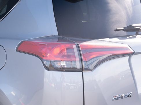 Used 2017 Toyota RAV4 XLE AWD/4WD image 23