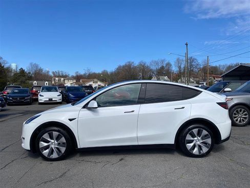 Used 2023 Tesla Model Y Long Range AWD/4WD image 2