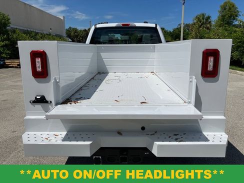 New 2025 Ford F250 XL w/ XL Chrome Package image 9