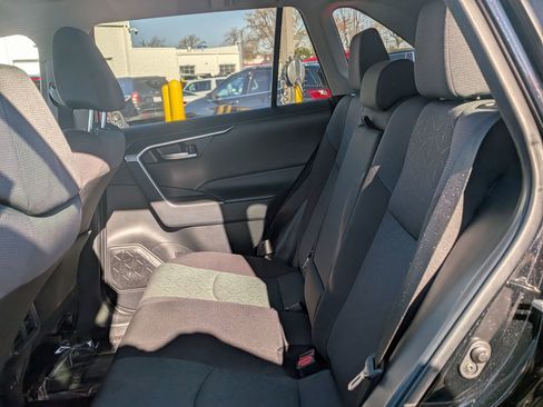 Used 2025 Toyota RAV4 XLE image 32