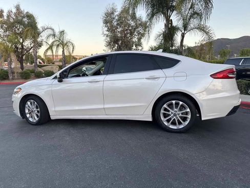 Used 2020 Ford Fusion SE image 16