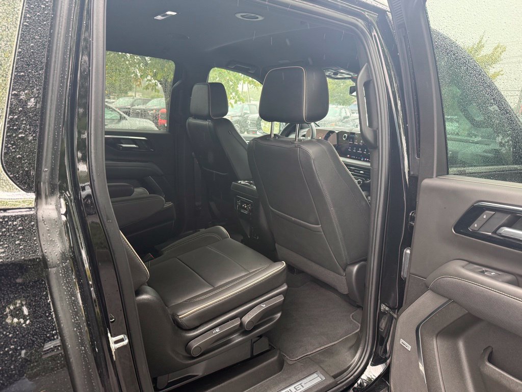 Used 2026 Chevrolet Suburban Premier AWD/4WD image 16