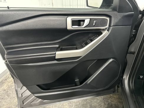 Used 2022 Ford Explorer XLT w/ Equipment Group 202A AWD/4WD image 10