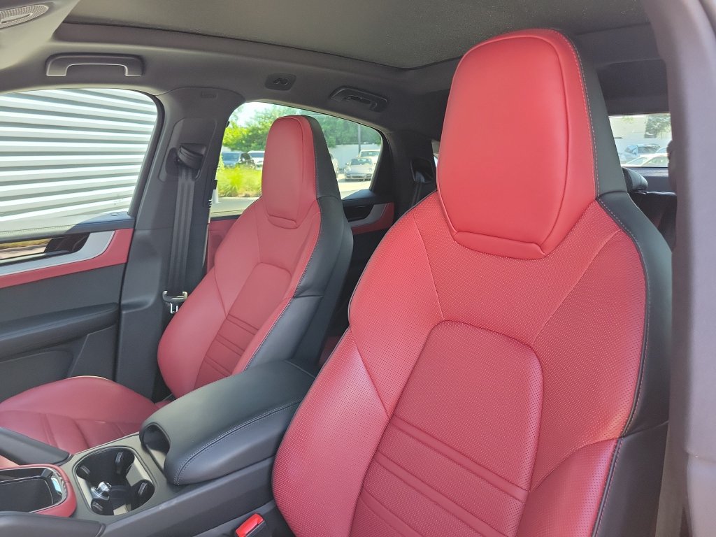 Certified 2026 Porsche Cayenne Coupe AWD/4WD image 5