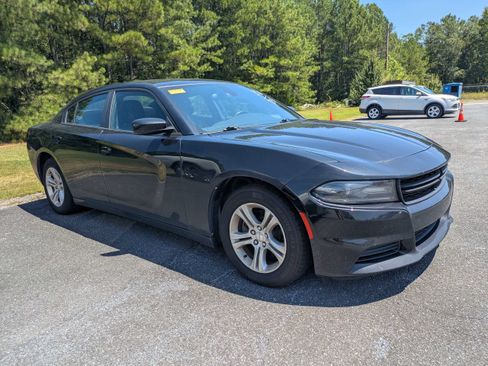 Used 2020 Dodge Charger SXT RWD image 1