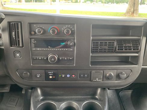 Used 2019 Chevrolet Express 3500 LT w/ LT Preferred Equipment Group RWD image 16