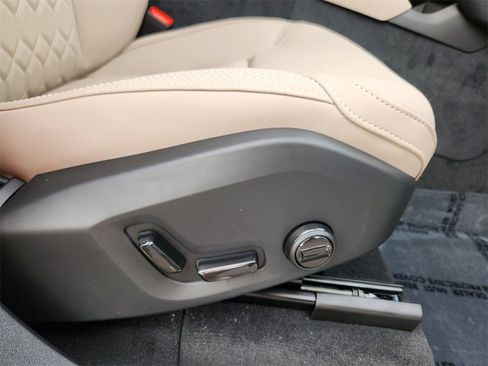 New 2026 Volvo XC90 B6 Plus w/ Protection Package Premier image 19