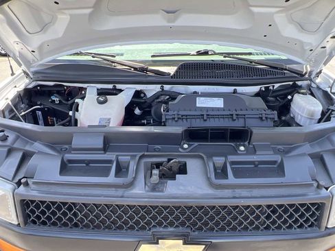 Used 2018 Chevrolet Express 2500 w/ Driver Convenience Package RWD image 20