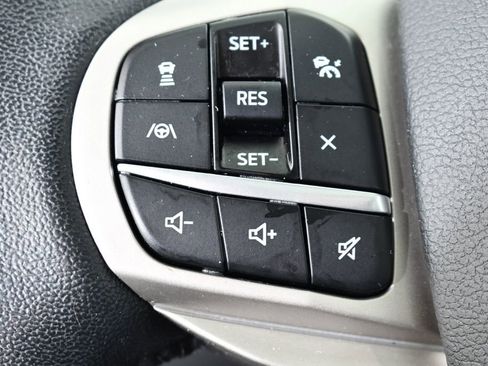 Used 2021 Ford Explorer XLT w/ Equipment Group 202A AWD/4WD image 32