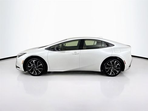 Used 2025 Toyota Prius Plug-In Hybrid image 13
