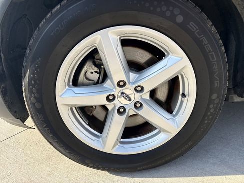 Used 2018 Ford Explorer XLT w/ Equipment Group 202A image 17