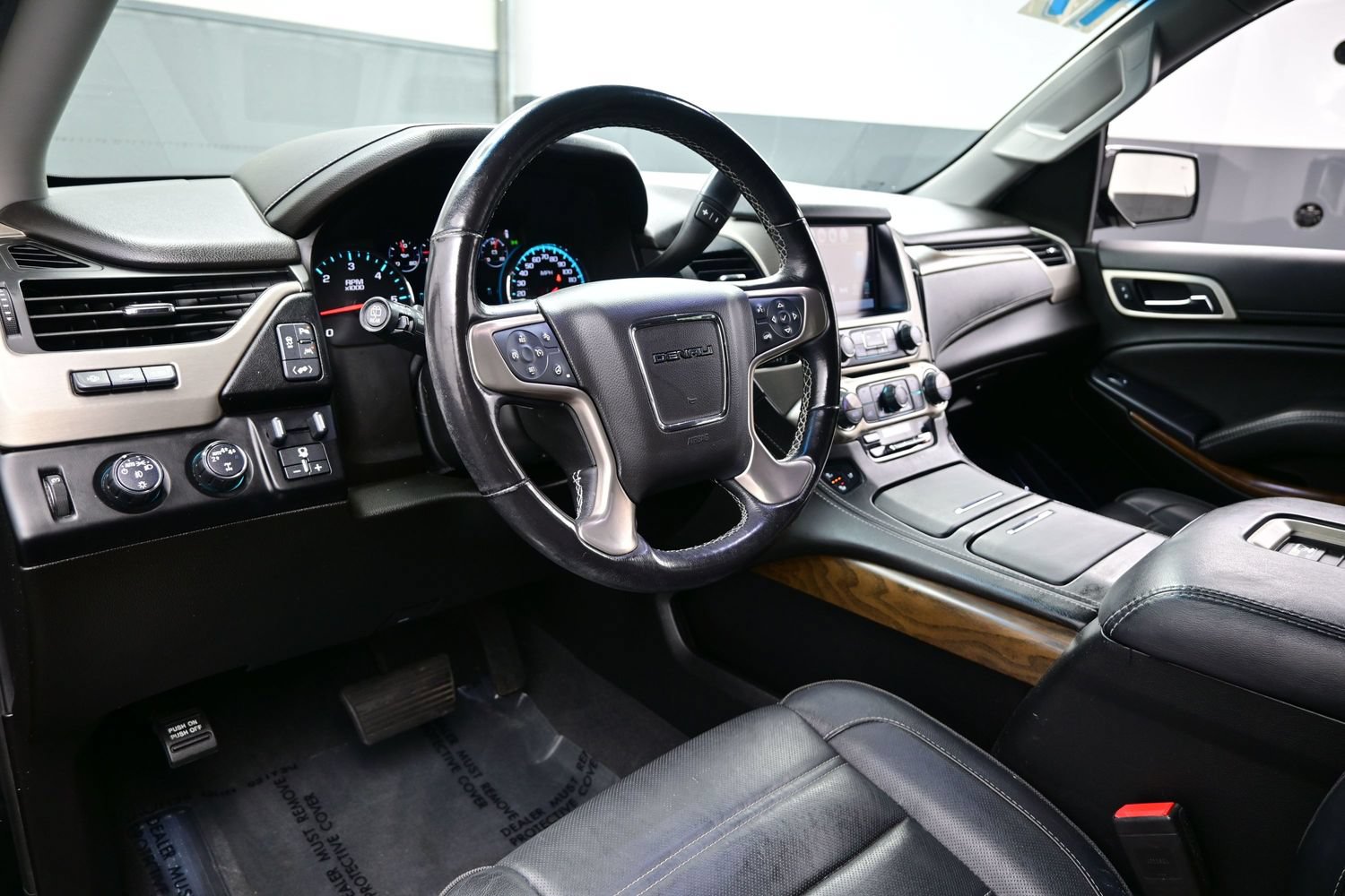 Used 2019 GMC Yukon XL Denali AWD/4WD image 16