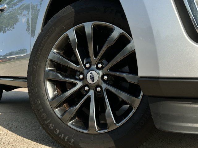 Used 2019 Ford Expedition Limited w/ Equipment Group 301A RWD image 3