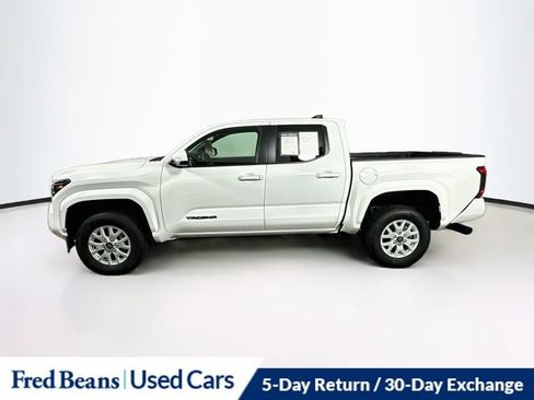 Used 2025 Toyota Tacoma SR5 AWD/4WD image 5