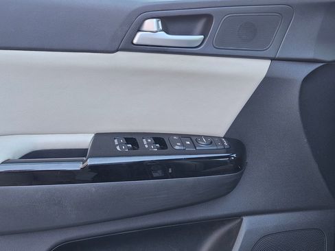 Used 2018 Kia Sportage EX w/ EX Sport Appearance Package image 18