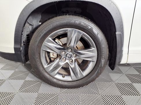 Used 2017 Toyota Highlander AWD V6 image 7