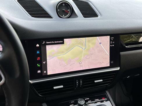 Used 2022 Porsche Cayenne image 18