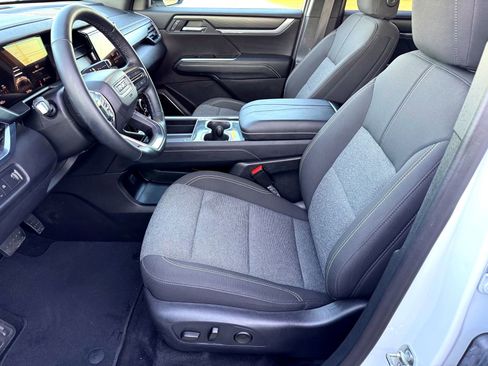 Used 2025 GMC Acadia Elevation image 12