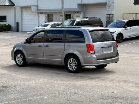 Used 2016 Dodge Grand Caravan SXT w/ UConnect Hands-Free Group FWD image 5