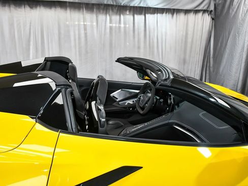 Used 2025 Chevrolet Corvette Stingray Preferred Conv w/ 2LT RWD image 76