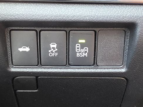 Used 2013 Toyota Avalon XLE Touring w/ Preferred Accessory Package FWD image 16
