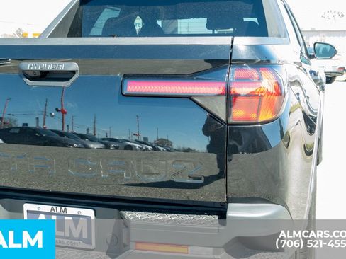 Used 2025 Hyundai Santa Cruz SE image 11