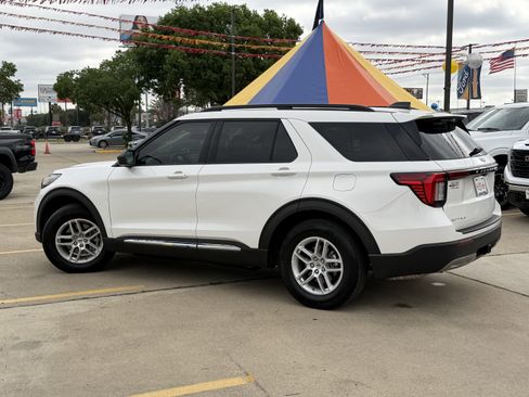 Certified 2025 Ford Explorer Active w/ Active Comfort Package RWD image 10