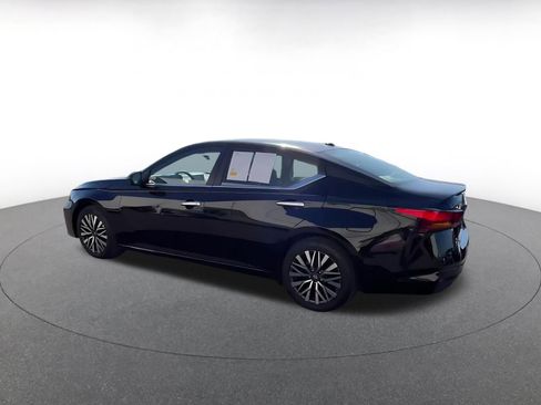 Used 2025 Nissan Altima 2.5 SV image 8