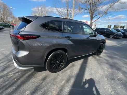 Used 2025 Toyota Highlander XSE image 16