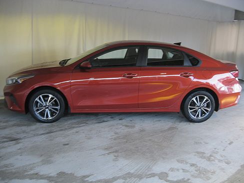 Used 2023 Kia Forte LXS image 19