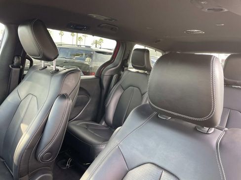 Used 2025 Chrysler Pacifica Select w/ Uconnect Theater Family Group image 23