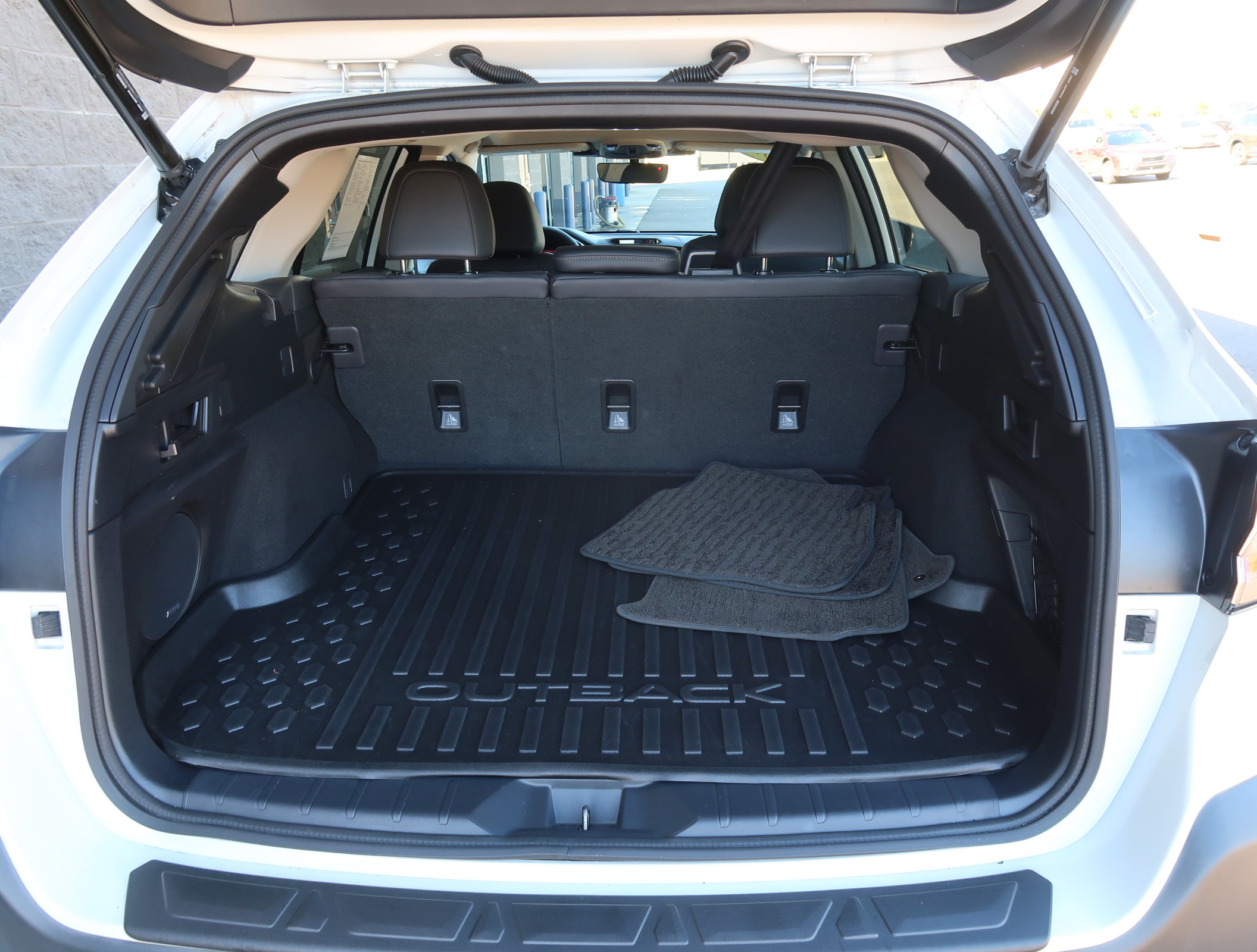 Used 2023 Subaru Outback Limited AWD/4WD image 35