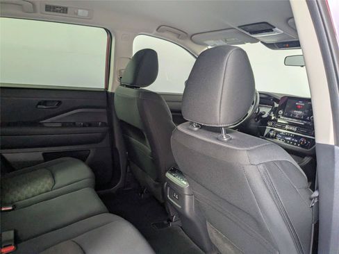 Used 2023 Nissan Pathfinder SV AWD/4WD image 31