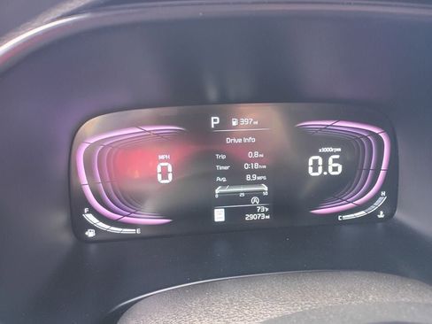 Used 2025 Kia Soul LX w/ LX Technology Package FWD image 14