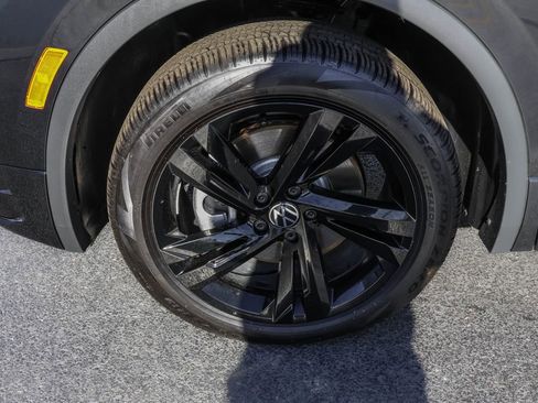 Certified 2024 Volkswagen Tiguan SE R-Line image 16
