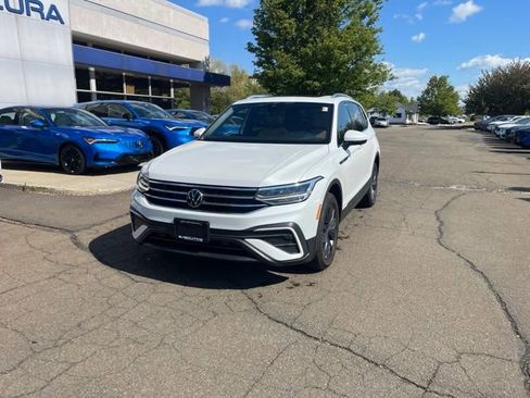 Used 2023 Volkswagen Tiguan SE AWD/4WD image 29