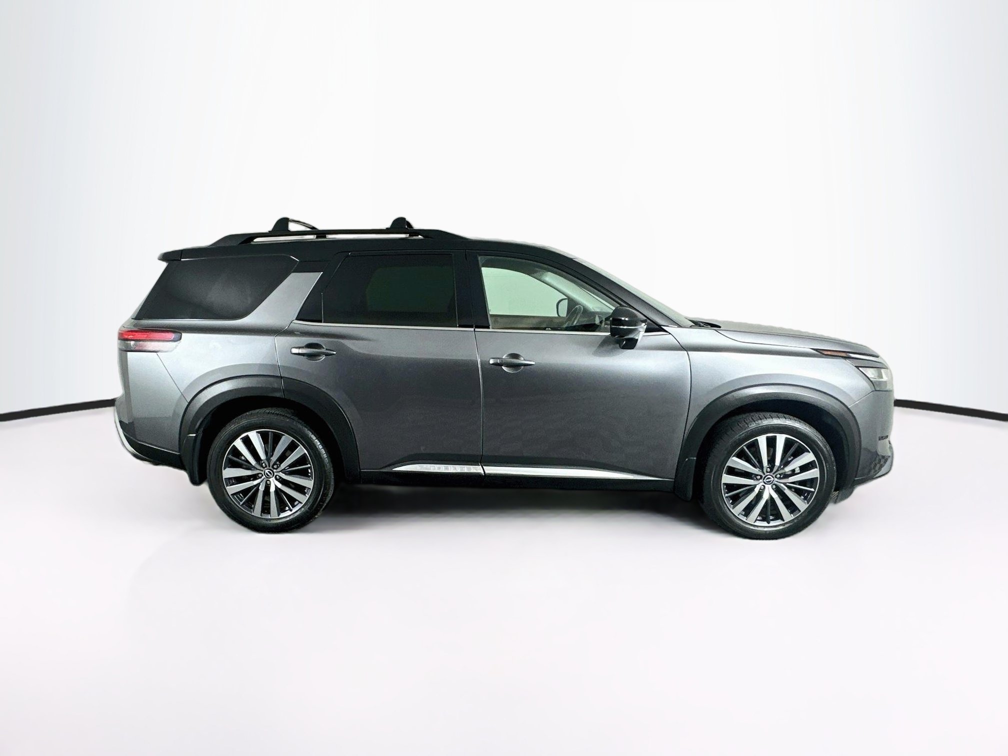 Used 2022 Nissan Pathfinder Platinum w/ Cargo Package FWD image 10
