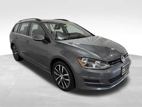 Used 2016 Volkswagen Golf Limited Edition image 3
