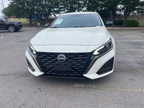 Used 2024 Nissan Altima 2.5 SR FWD image 9