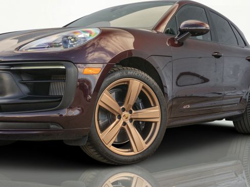 Used 2023 Porsche Macan GTS w/ Sport Chrono Package image 17