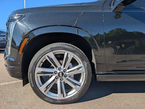 Used 2025 Cadillac Escalade ESV Sport Platinum w/ LPO, ONYX Package AWD/4WD image 7