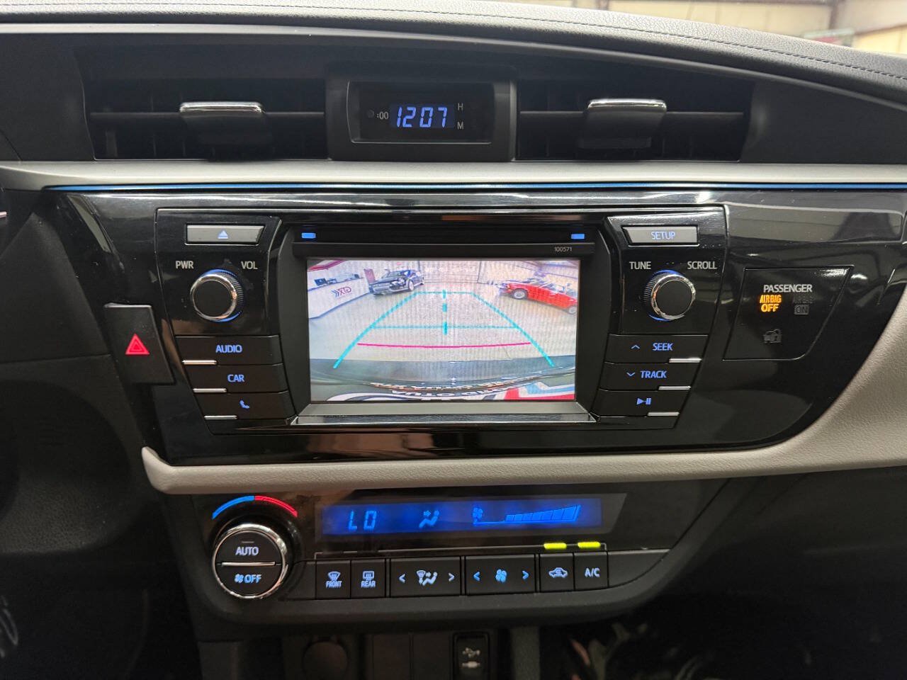 Used 2016 Toyota Corolla LE FWD image 27