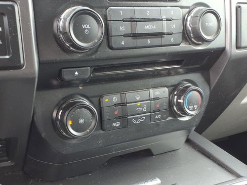 Used 2015 Ford F150 XLT w/ Equipment Group 302A Luxury AWD/4WD image 17