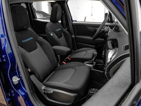 Used 2021 Jeep Renegade Latitude AWD/4WD image 29