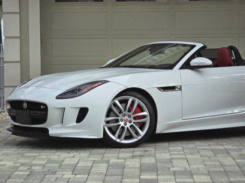 Used 2016 Jaguar F-TYPE R image 9