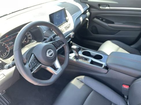 Used 2024 Nissan Altima 2.5 SR FWD image 13