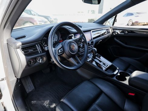 Certified 2024 Porsche Macan S image 4