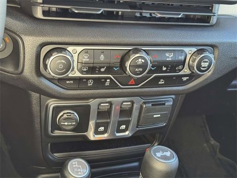 Used 2025 Jeep Wrangler Sport S image 16